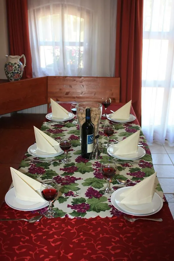 Egri Leanyka Vendeghaz Guest House